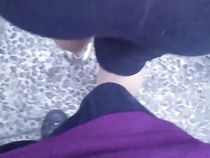 Bruna ragazza alla f ...
