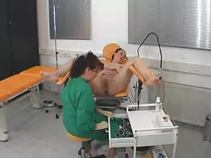 Slut serving un uomo ...