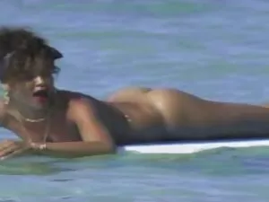 Sexy brunetta prende ...