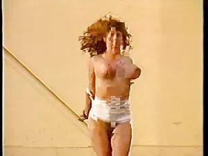 L'uomo gettò la raga ...