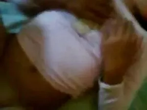 Un uomo giocare uno  ...